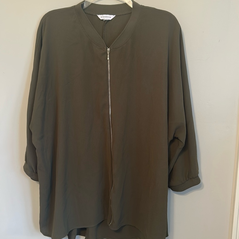 closetrix brand zipper front top. Size 1X.